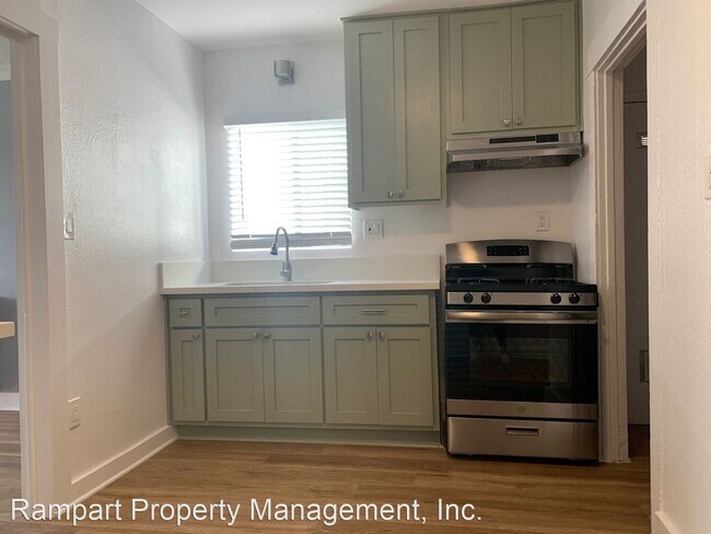 Building Photo - 1344 W 39th St