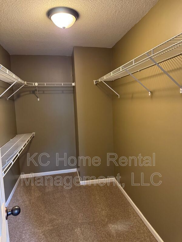 Building Photo - 1384 N Ridge Pkwy