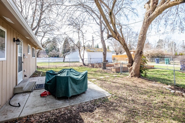 Building Photo - 607 N 16th St