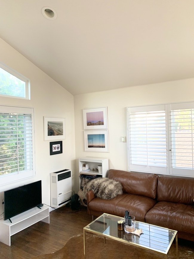 Living area - 202 Dimmick Ave