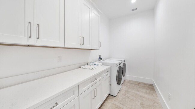 Building Photo - 28 Pelican Glide Ln
