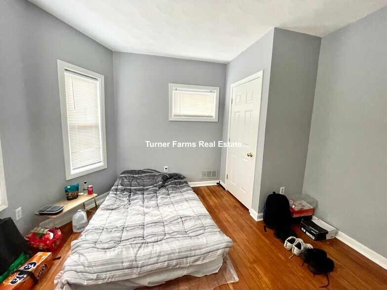 Building Photo - 48 Derby St