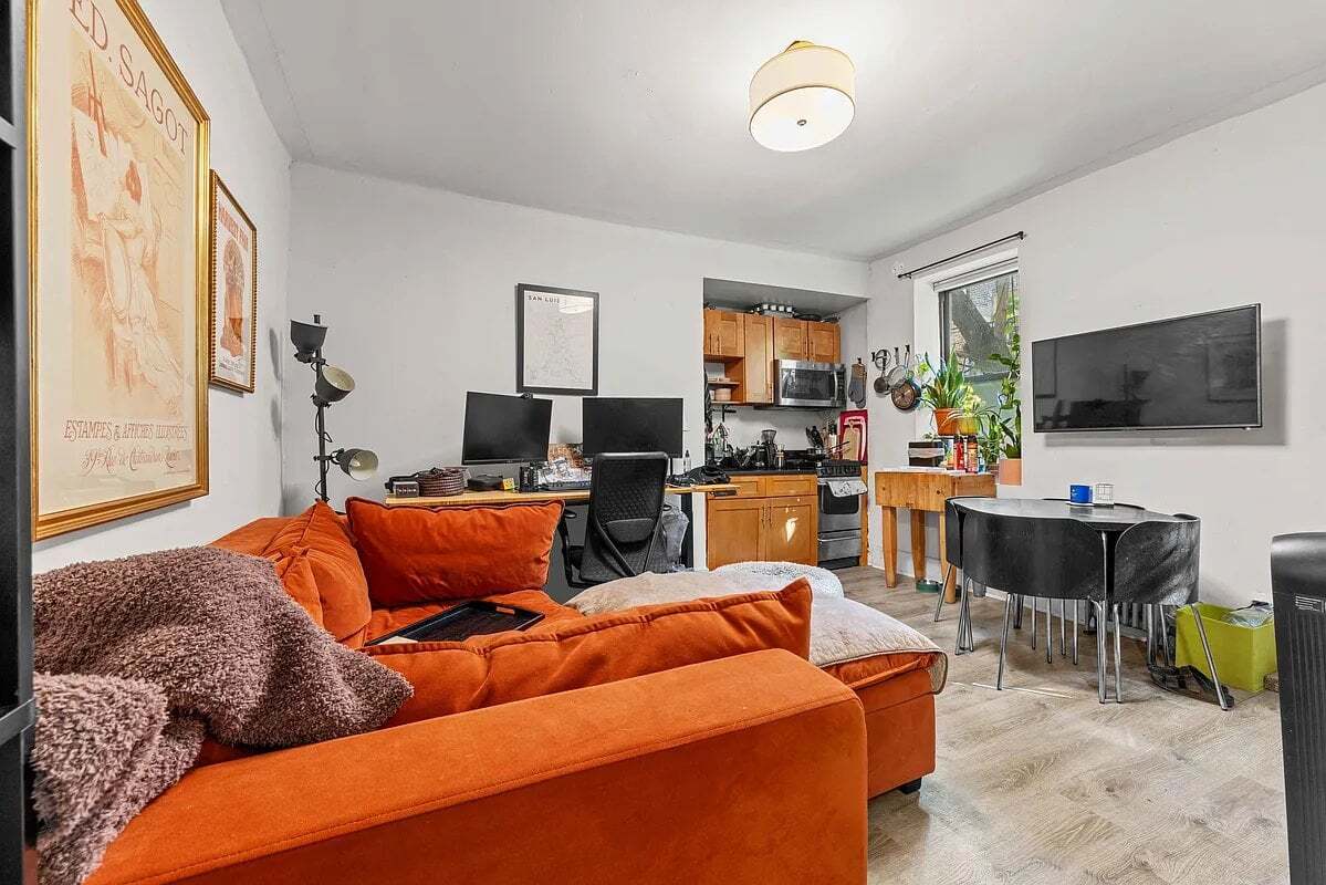 Building Photo - 299 Adelphi St
