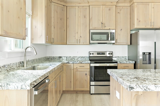 Building Photo - 4728 E Lake Corner Dr