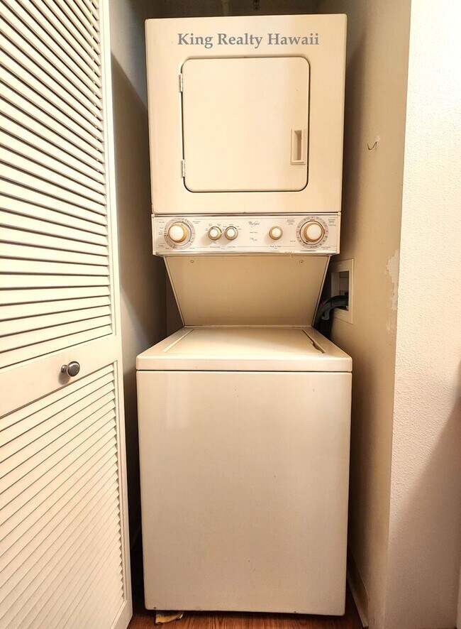 Building Photo - **CLEAN 1 bedroom / 1 bath , w/ W/D, A/C,&...