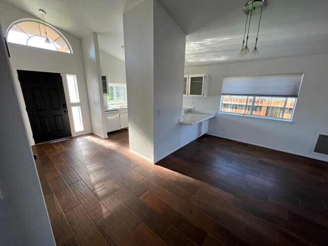 Building Photo - 1041 Deena Way