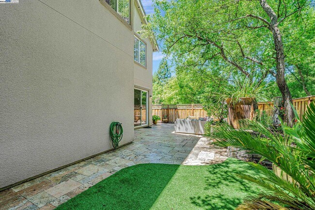 Building Photo - 260 Abigail Cir