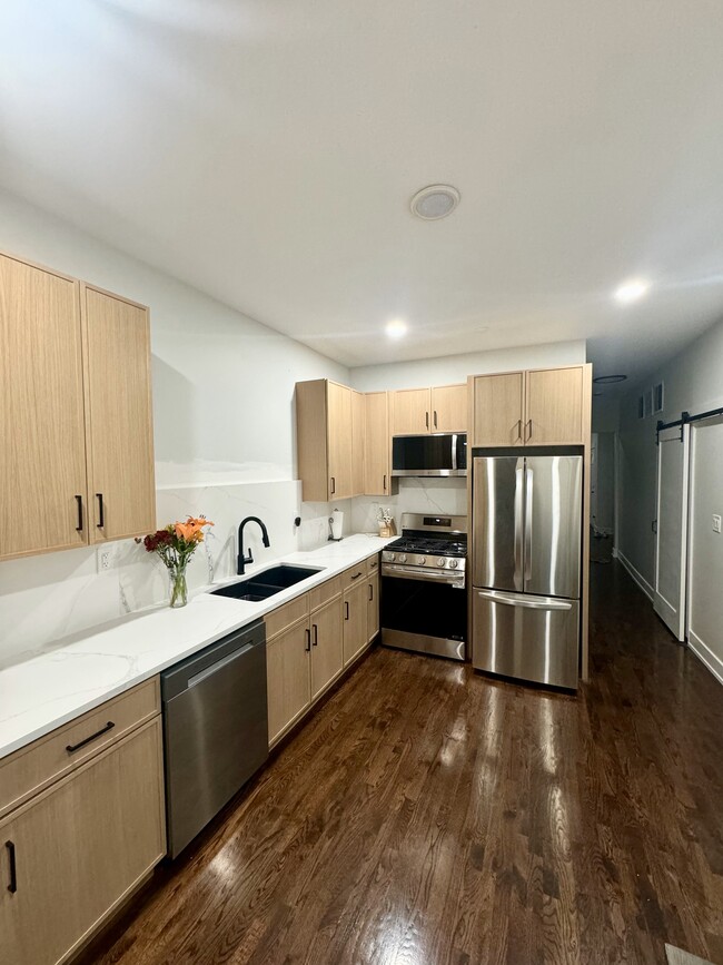 Kitchen - 2734 W Francis Pl