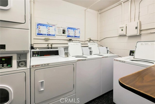 Building Photo - 6542 Ocean Crest Dr