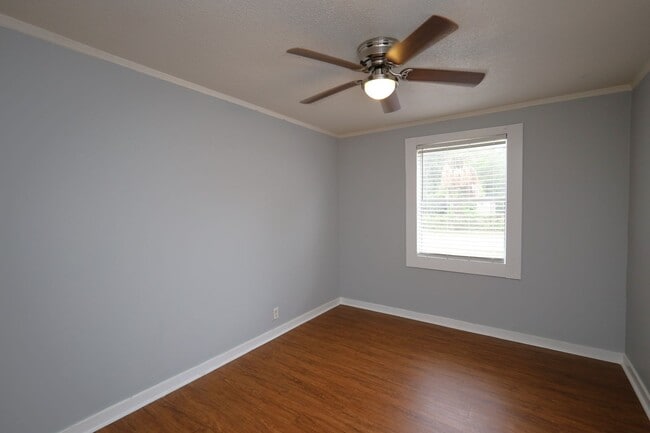 Building Photo - 808 Lilly St