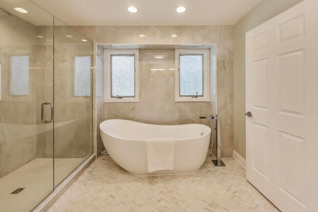 Building Photo - 2408 Cumberland Cir
