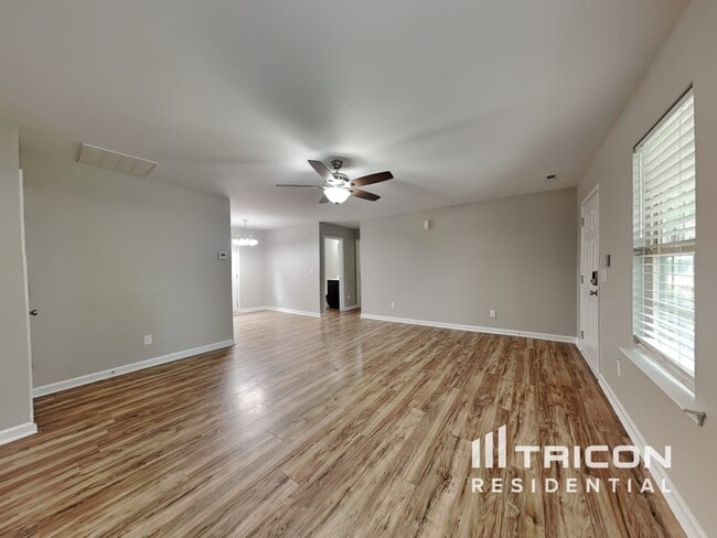 Building Photo - 605 Avondale Dr