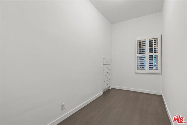 Building Photo - 1218 N La Cienega Blvd