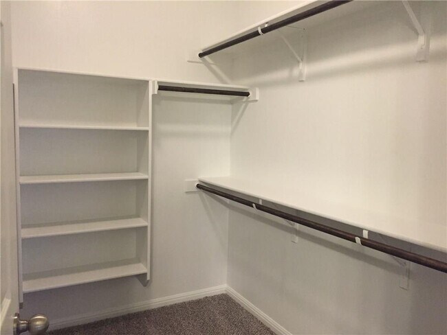 Building Photo - 2304 S Lakeline Blvd