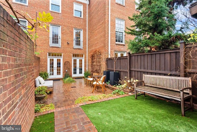 Building Photo - 312 N Pitt St