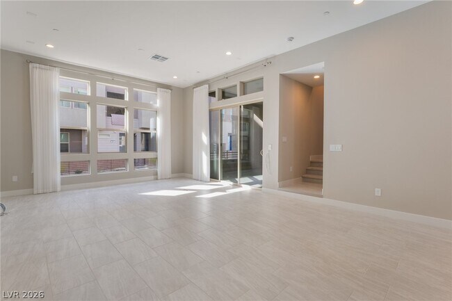 Building Photo - 667 Grey Saker St