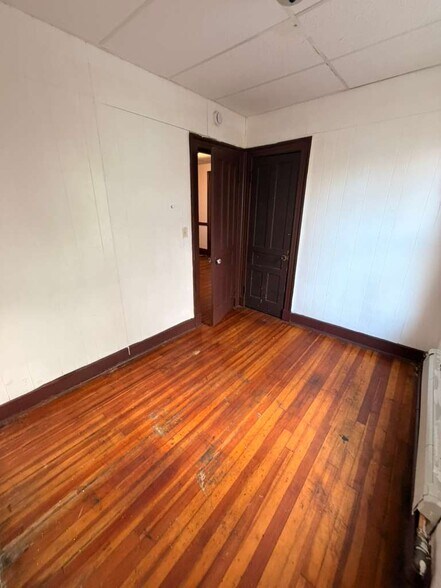 Building Photo - 385 Orange St