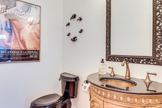 Building Photo - 166 21st Ave N