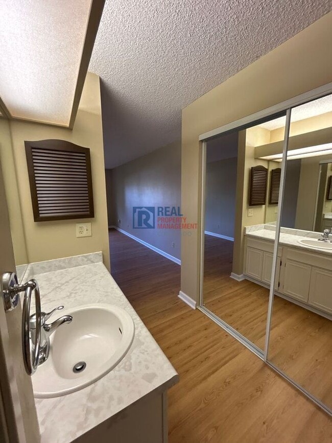 Building Photo - 14390 E Marina Dr