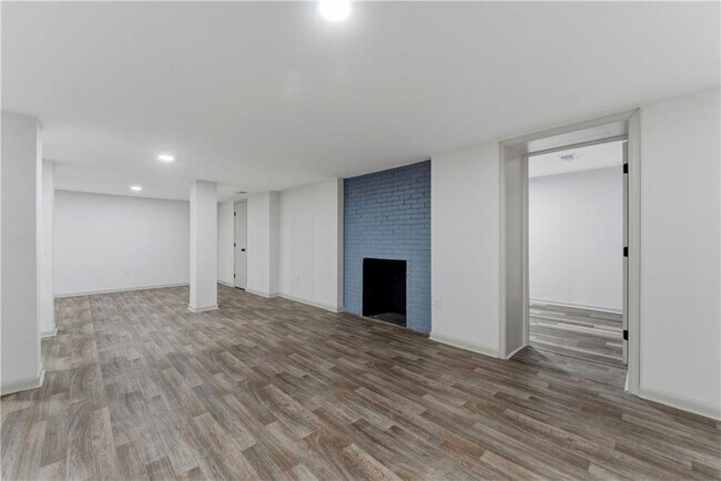 Building Photo - 2393 Lilla Cir SW