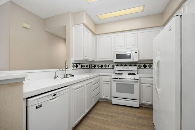 Building Photo - 12810 Via Nieve