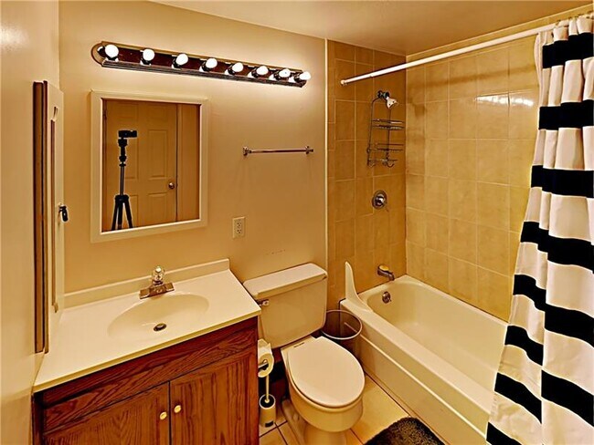 Building Photo - 517 Malabar Dr