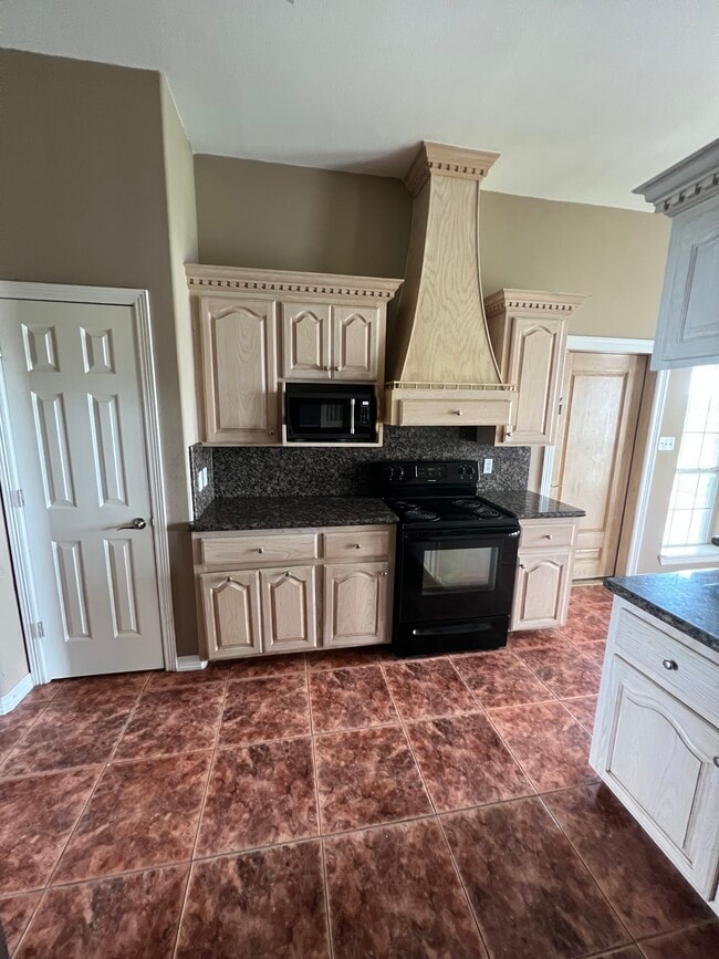 Building Photo - 420 W Palm Dr