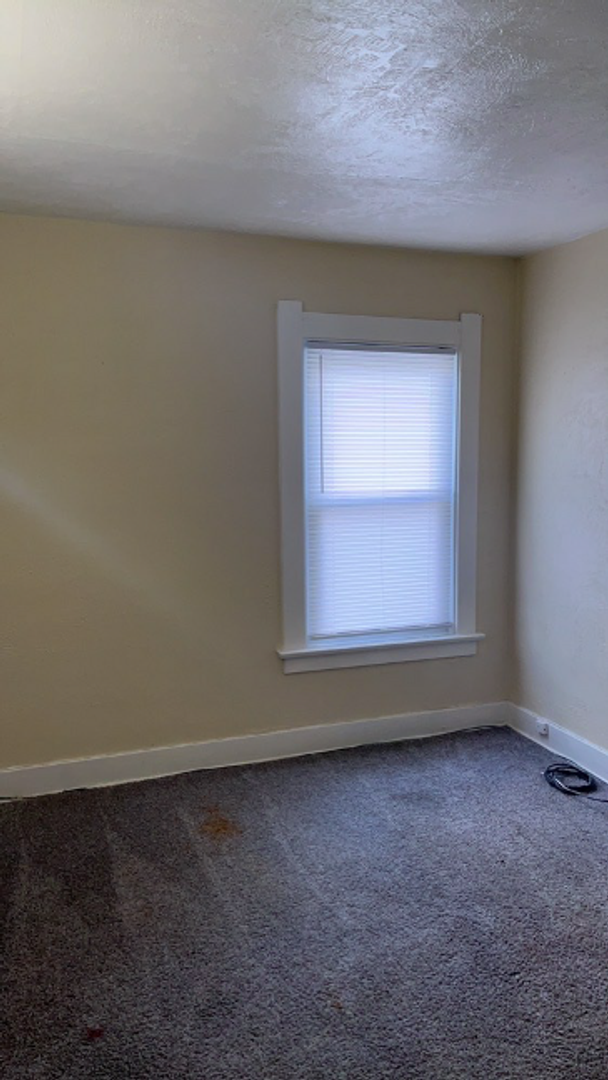 Building Photo - 3 bedroom 1 bath