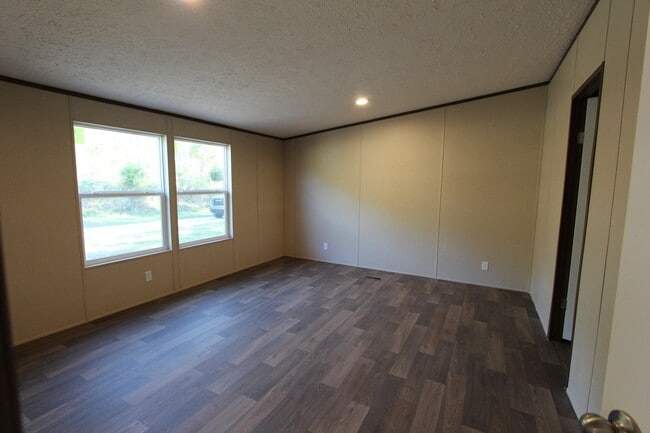 Building Photo - 3091 Shannon Rd