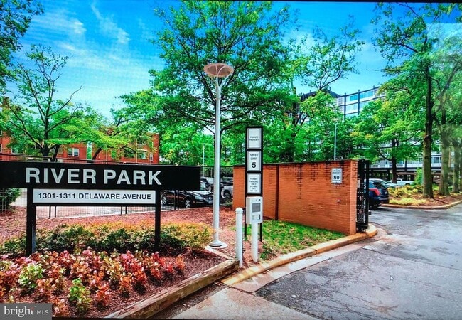 Building Photo - 1311 Delaware Ave SW