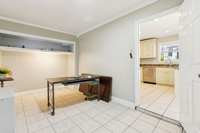 Building Photo - 2544 Cedarlawn Dr