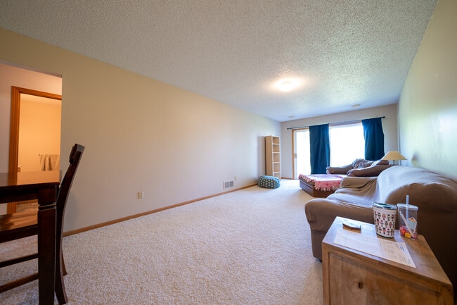 Building Photo - 8772 Coburn Ct