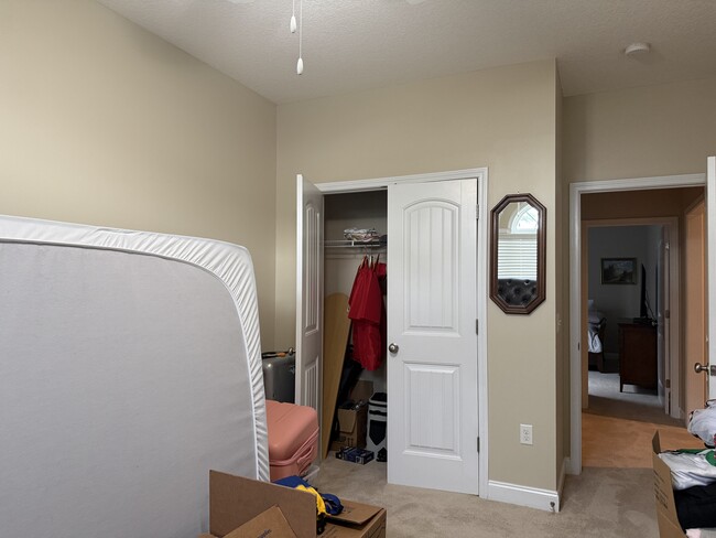 Building Photo - 729 English Oak Dr