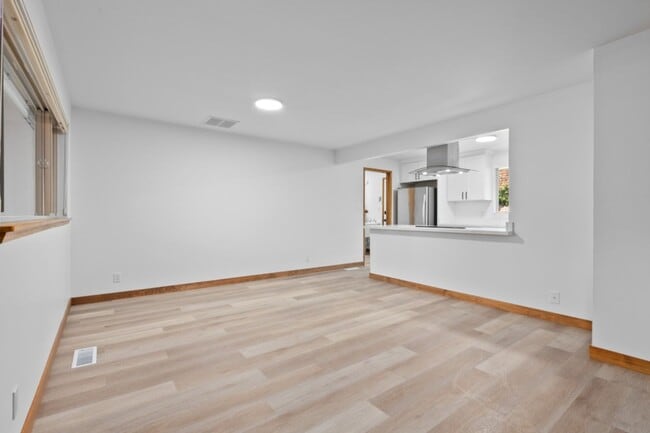 Building Photo - 4Bd/1.75Ba Seattle House