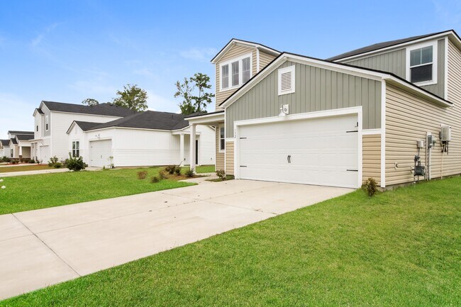 Building Photo - 132 Reindeer Rd S