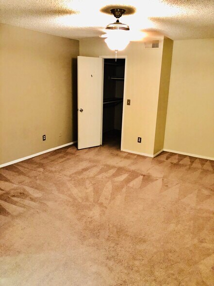 Building Photo - 4850 E Desert Cove Ave