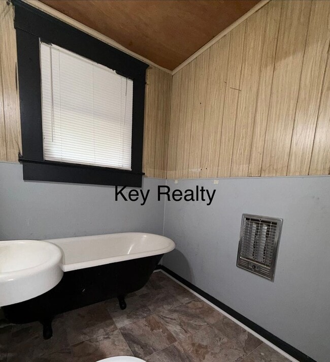 Building Photo - 1005 Edenborn St