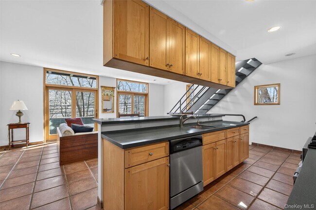 Building Photo - 428 Harbor Rd