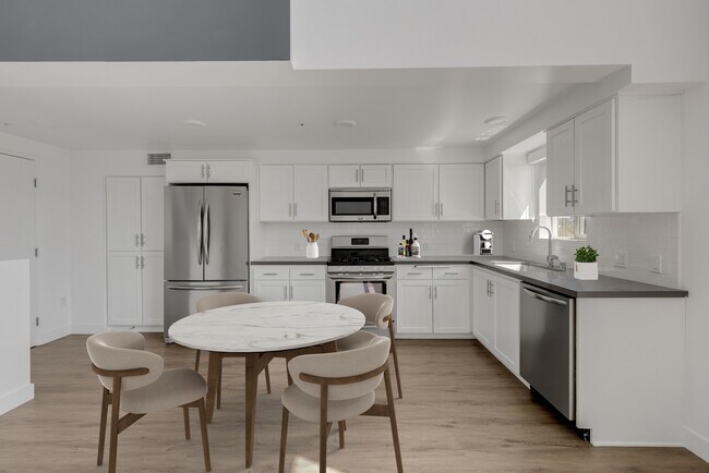 Building Photo - 5455 Inglewood Blvd