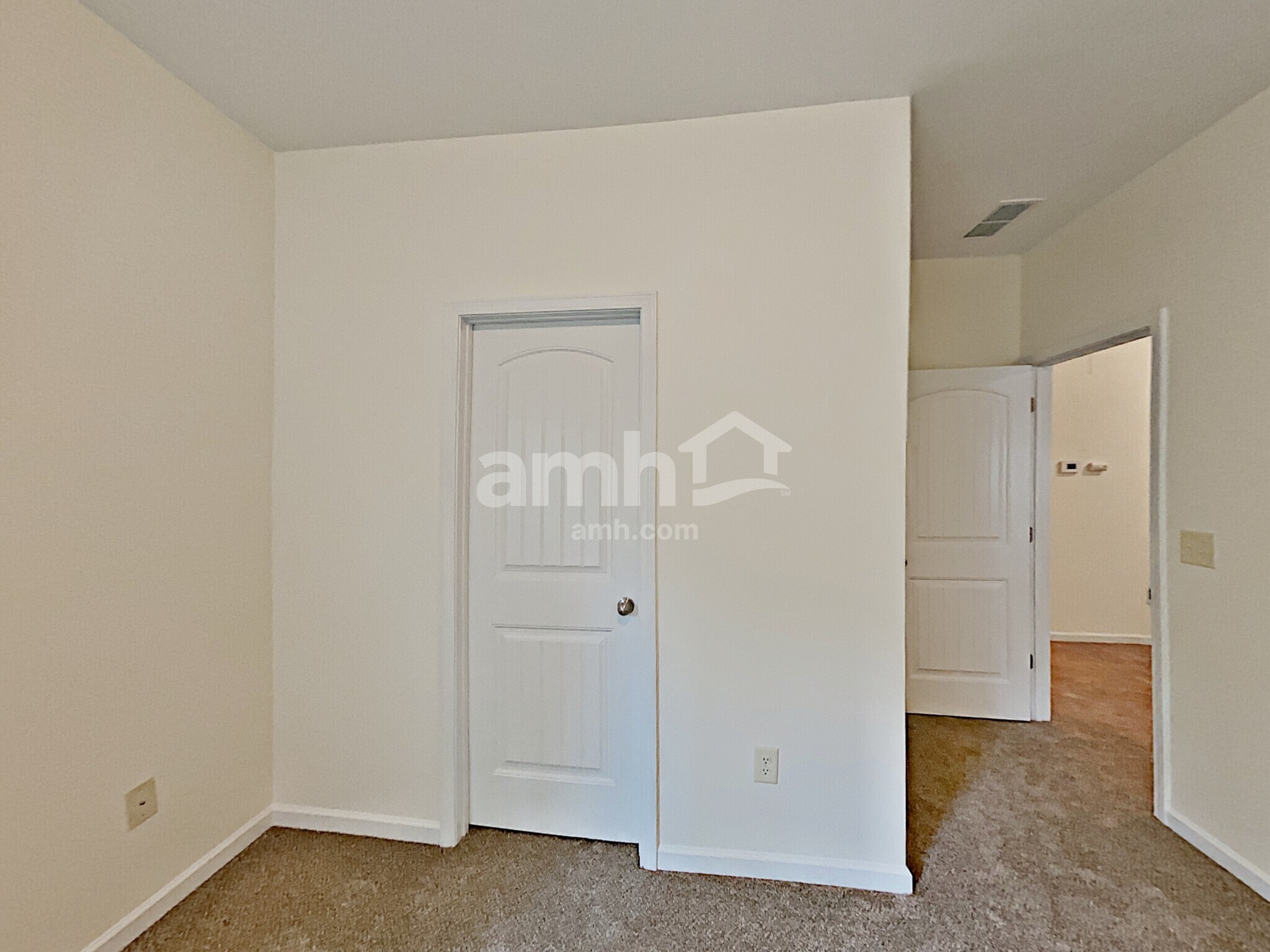 Building Photo - 105 Hickory Village Cir