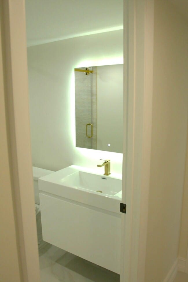 Building Photo - 340 Sunset Dr