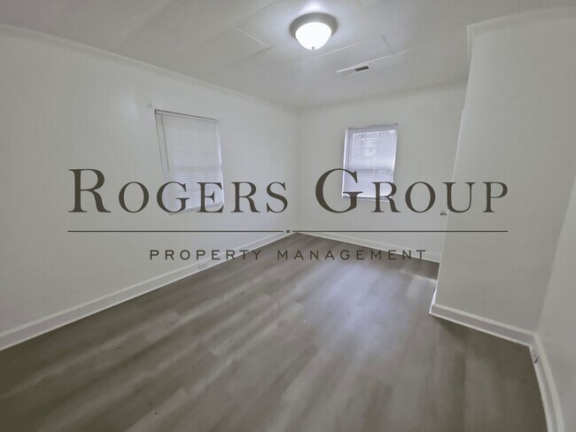 Building Photo - 926 Gay St