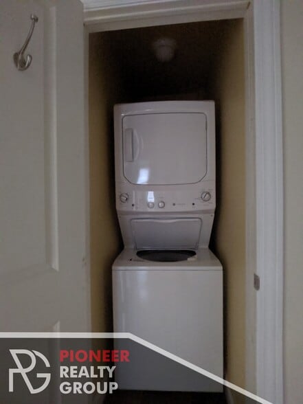 Building Photo - 736 W Addison St