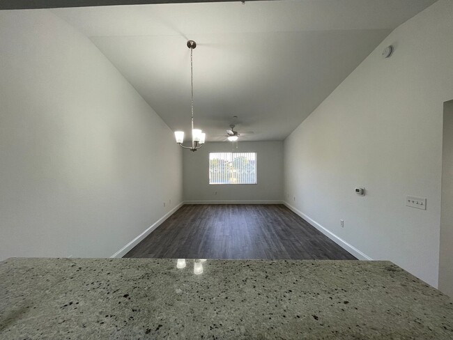 Building Photo - ANNUAL RENTAL - KEY ROYAL-2 BED 1 BATH THI...