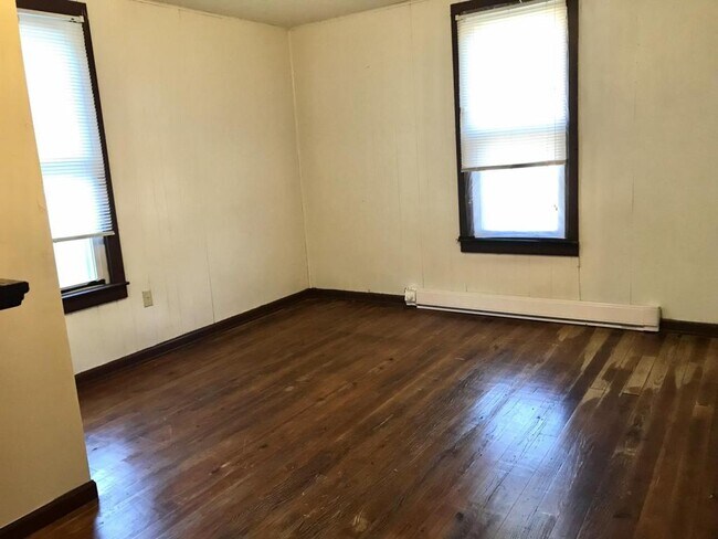 Building Photo - 103 Locust St