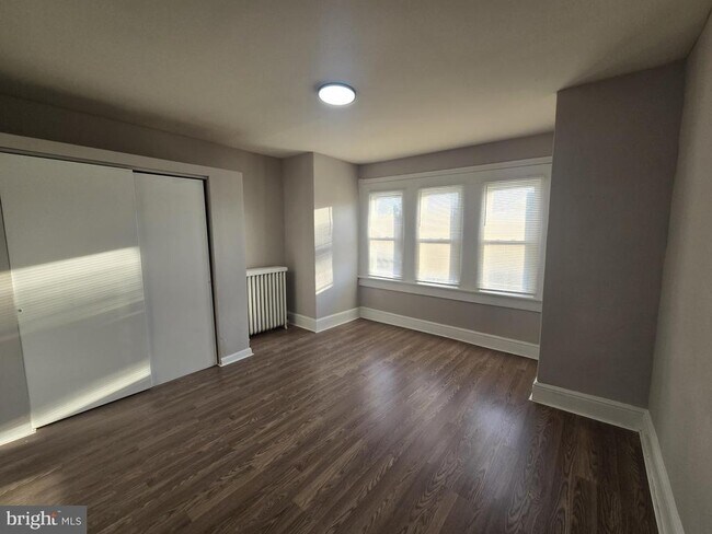 Building Photo - 2036 S 65th St