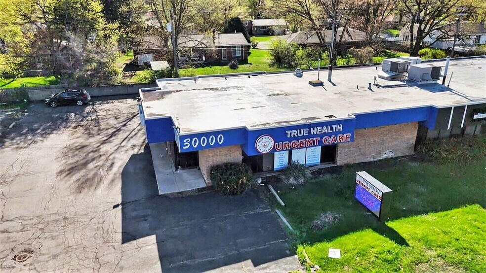 Building Photo - 30000 Orchard Lake Rd