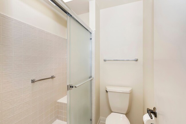 Building Photo - Gorgeous 2 bedroom, 2 bath in the hills ab...
