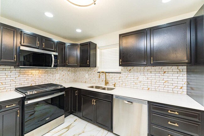 Building Photo - 4209 Redbud Ave