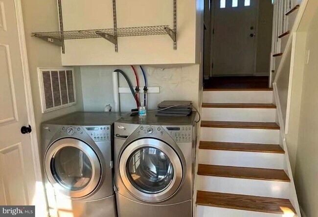 Building Photo - 93 Elton Ave